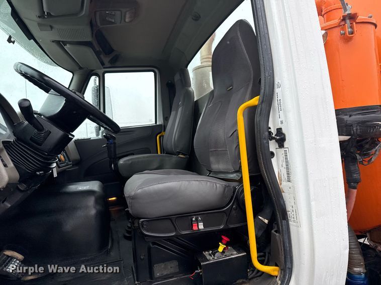 image for item EG2514 2012 International 7600 vacuum truck