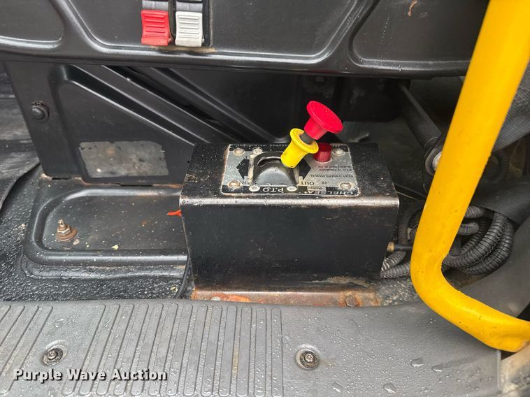 image for item EG2514 2012 International 7600 vacuum truck