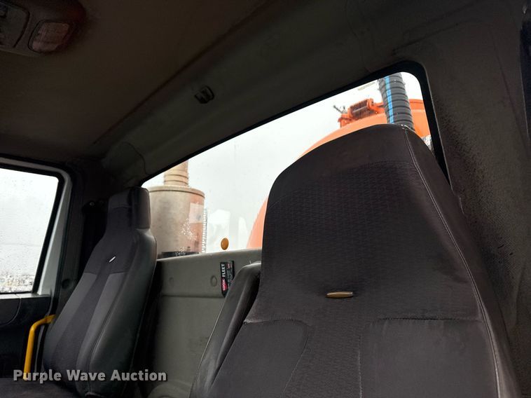 image for item EG2514 2012 International 7600 vacuum truck