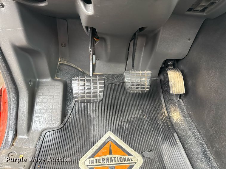 image for item EG2514 2012 International 7600 vacuum truck