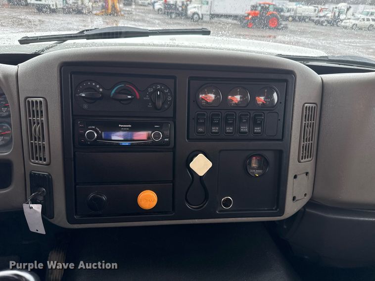 image for item EG2514 2012 International 7600 vacuum truck