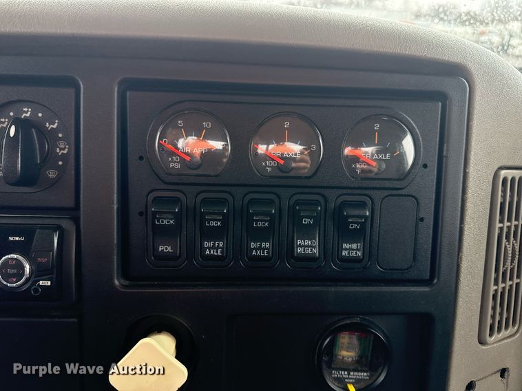 image for item EG2514 2012 International 7600 vacuum truck