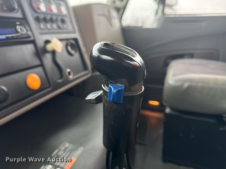 image for item EG2514 2012 International 7600 vacuum truck