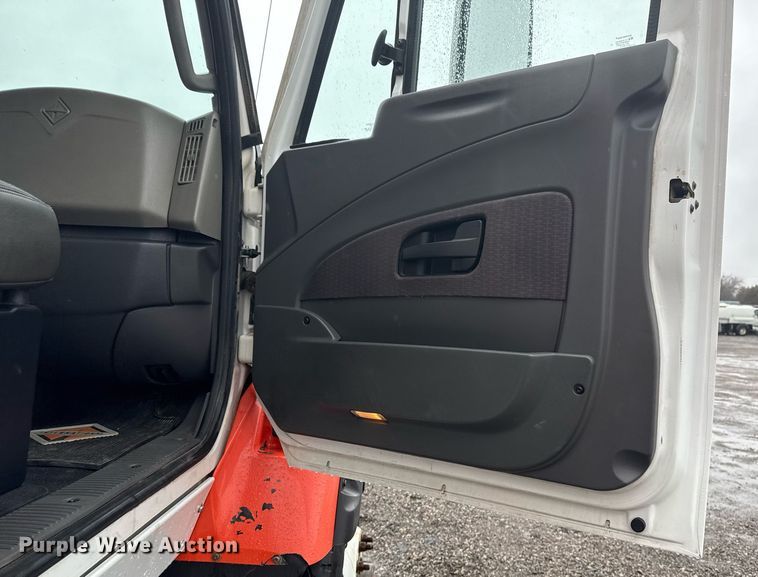 image for item EG2514 2012 International 7600 vacuum truck