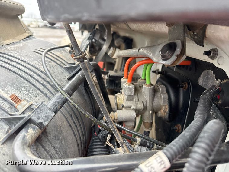 image for item EG2514 2012 International 7600 vacuum truck