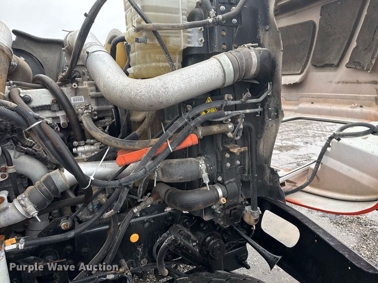 image for item EG2514 2012 International 7600 vacuum truck