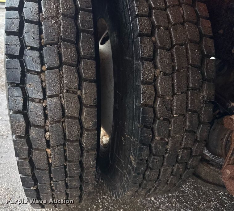 image for item EG2514 2012 International 7600 vacuum truck