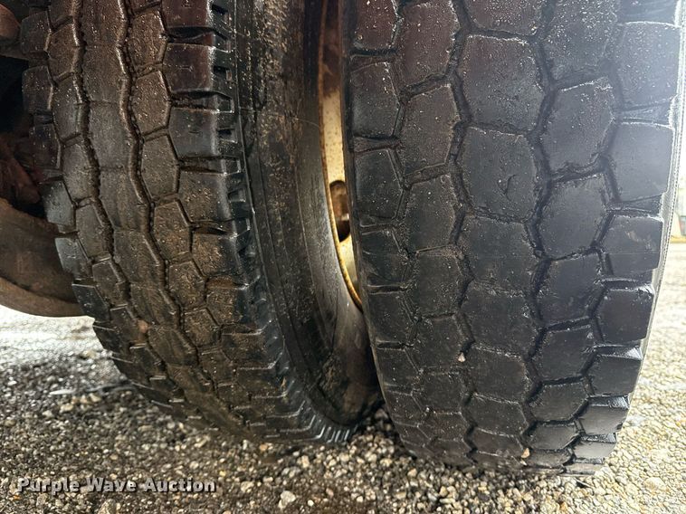 image for item EG2514 2012 International 7600 vacuum truck