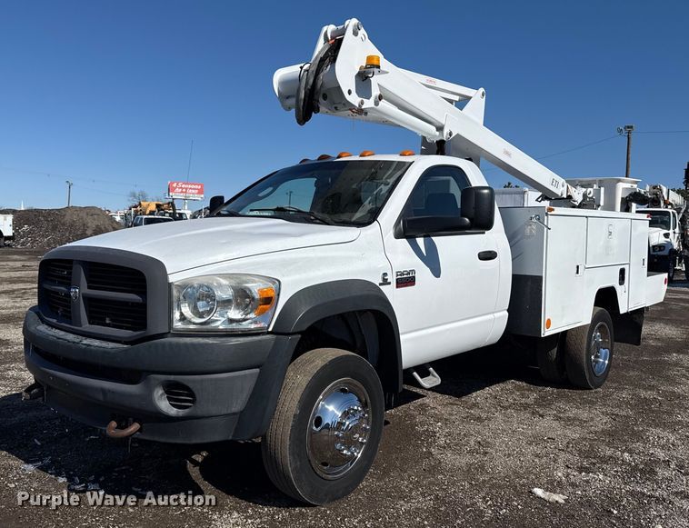 image for item EG2551 2008 Dodge Ram 5500HD bucket truck