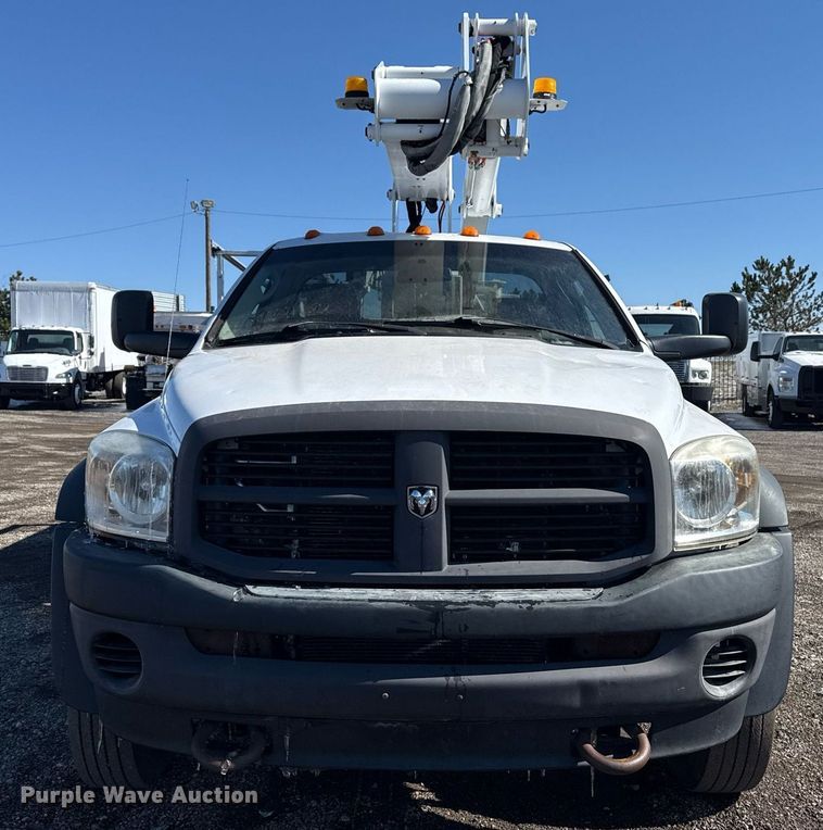image for item EG2551 2008 Dodge Ram 5500HD bucket truck