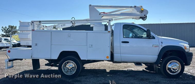 image for item EG2551 2008 Dodge Ram 5500HD bucket truck