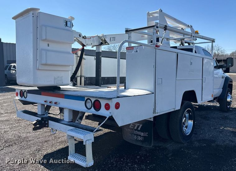 image for item EG2551 2008 Dodge Ram 5500HD bucket truck