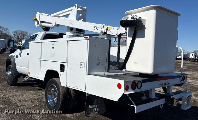 image for item EG2551 2008 Dodge Ram 5500HD bucket truck