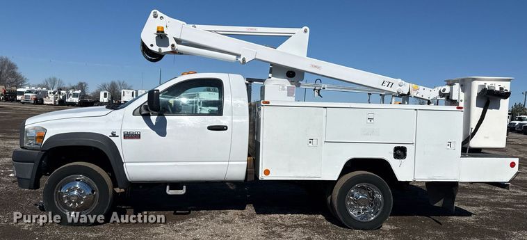 image for item EG2551 2008 Dodge Ram 5500HD bucket truck