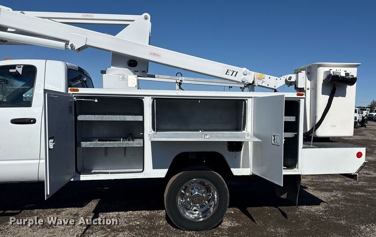 image for item EG2551 2008 Dodge Ram 5500HD bucket truck