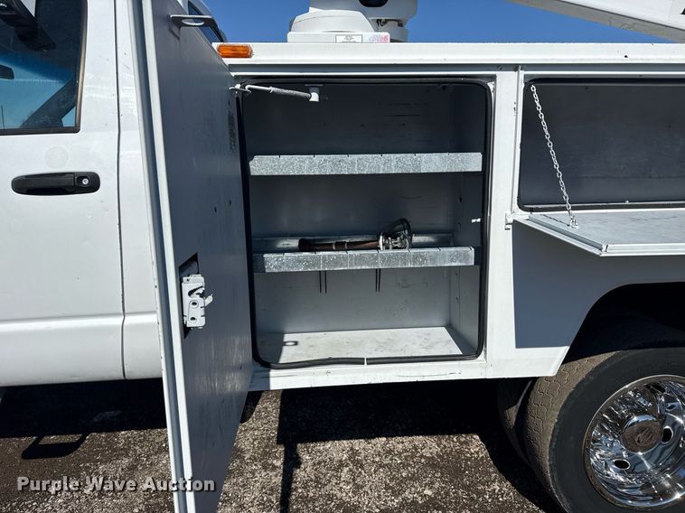 image for item EG2551 2008 Dodge Ram 5500HD bucket truck