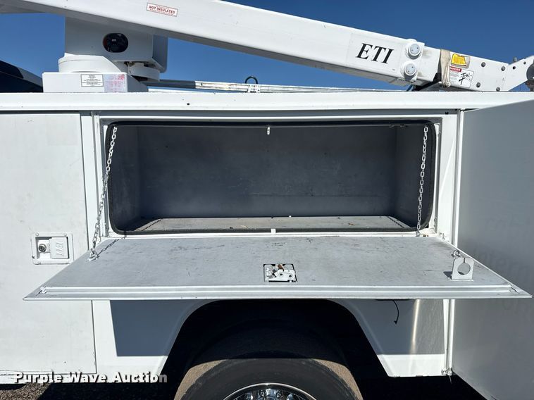 image for item EG2551 2008 Dodge Ram 5500HD bucket truck