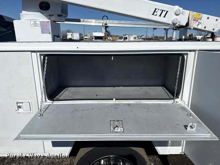 image for item EG2551 2008 Dodge Ram 5500HD bucket truck