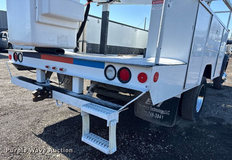 image for item EG2551 2008 Dodge Ram 5500HD bucket truck