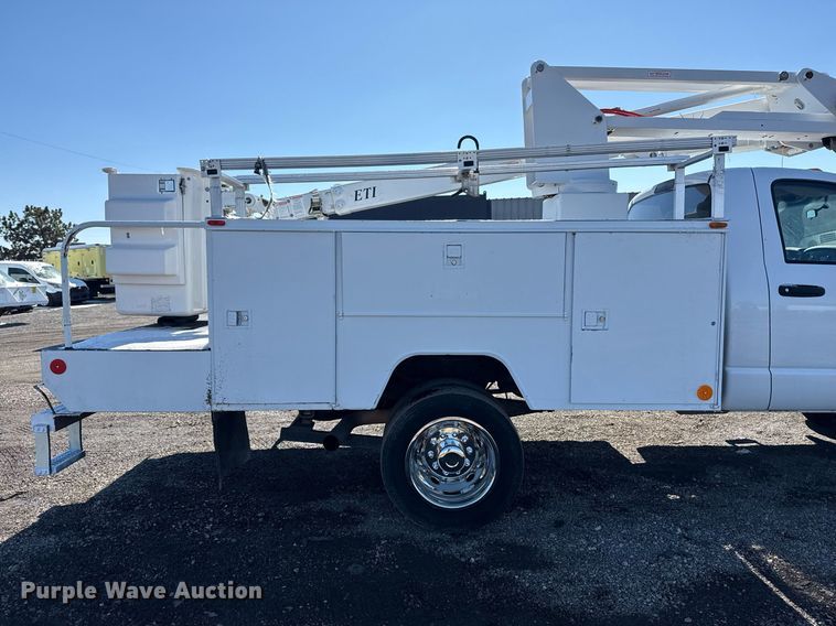 image for item EG2551 2008 Dodge Ram 5500HD bucket truck