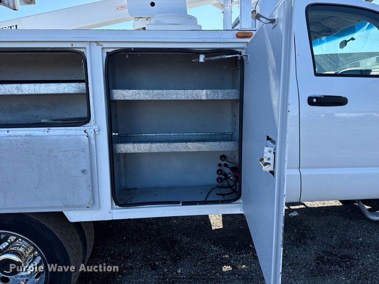 image for item EG2551 2008 Dodge Ram 5500HD bucket truck