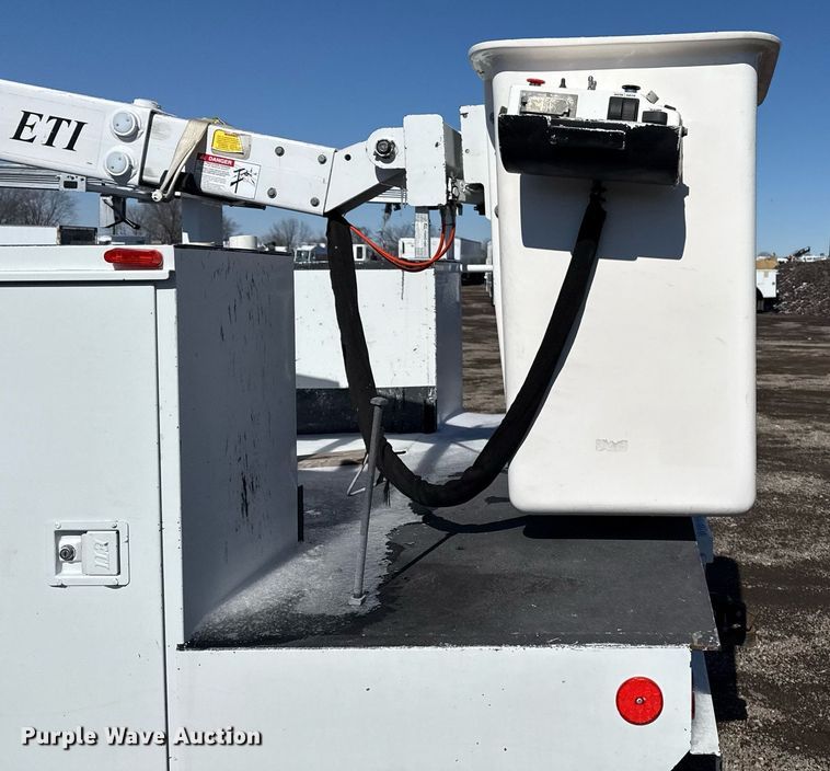 image for item EG2551 2008 Dodge Ram 5500HD bucket truck