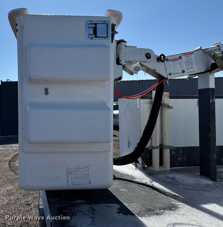 image for item EG2551 2008 Dodge Ram 5500HD bucket truck