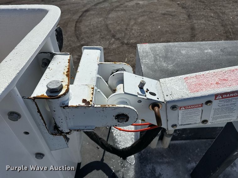 image for item EG2551 2008 Dodge Ram 5500HD bucket truck