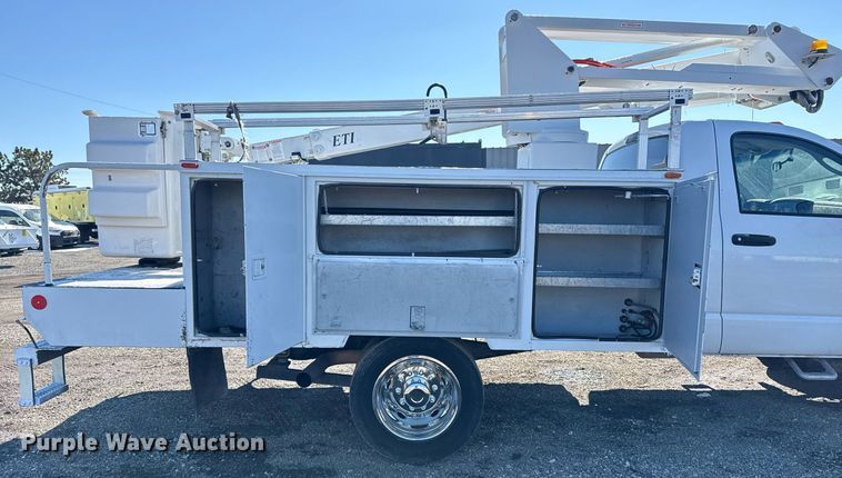 image for item EG2551 2008 Dodge Ram 5500HD bucket truck