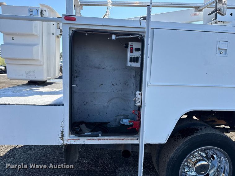 image for item EG2551 2008 Dodge Ram 5500HD bucket truck