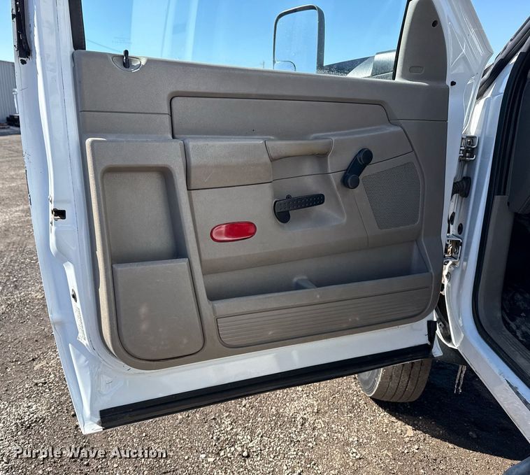 image for item EG2551 2008 Dodge Ram 5500HD bucket truck