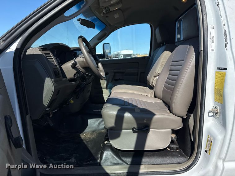 image for item EG2551 2008 Dodge Ram 5500HD bucket truck