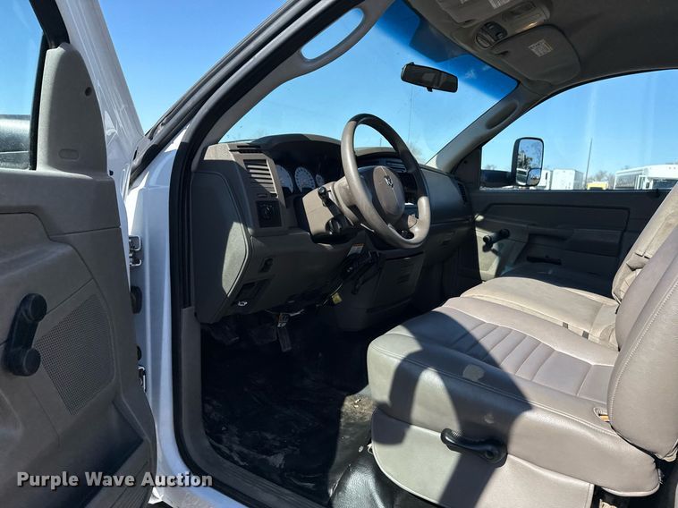 image for item EG2551 2008 Dodge Ram 5500HD bucket truck