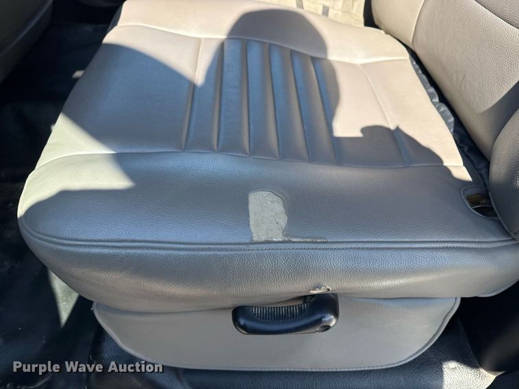 image for item EG2551 2008 Dodge Ram 5500HD bucket truck