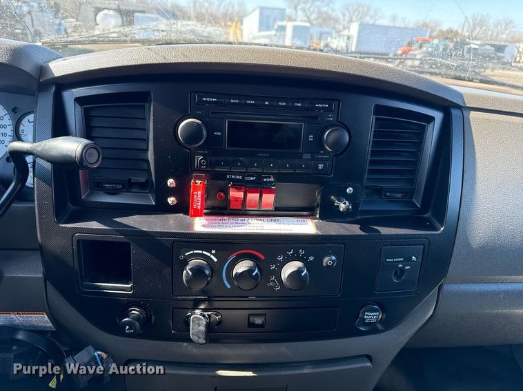 image for item EG2551 2008 Dodge Ram 5500HD bucket truck