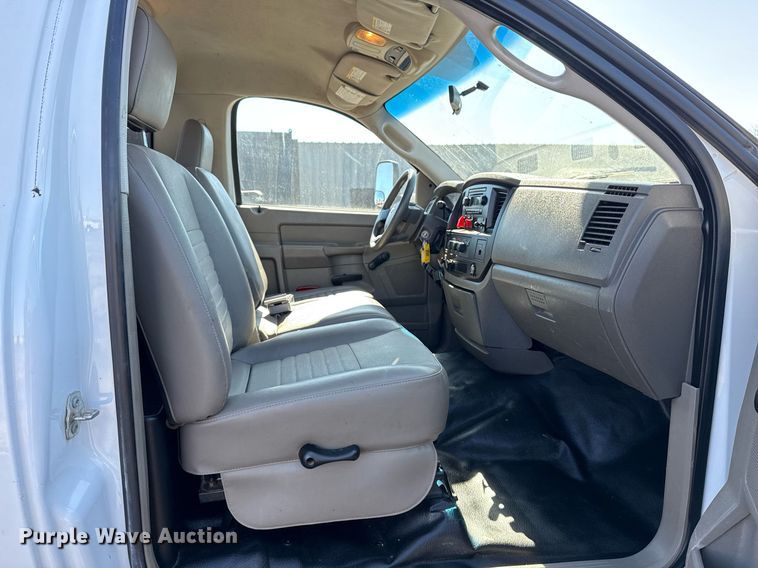 image for item EG2551 2008 Dodge Ram 5500HD bucket truck