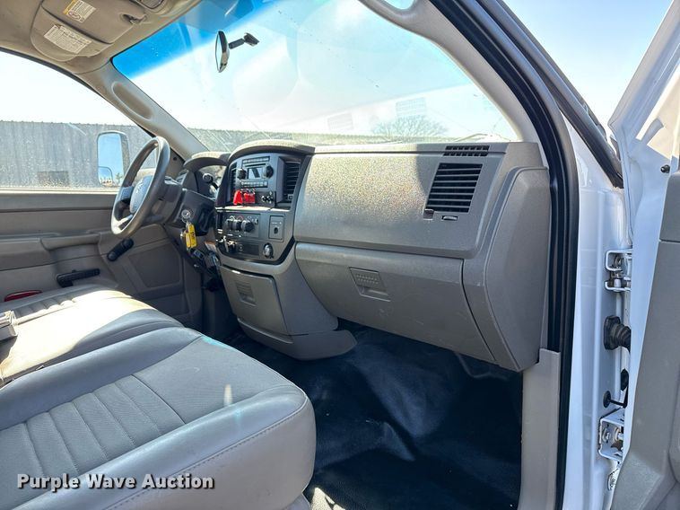 image for item EG2551 2008 Dodge Ram 5500HD bucket truck