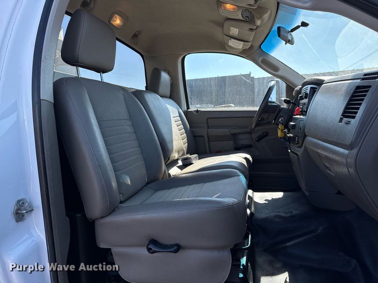 image for item EG2551 2008 Dodge Ram 5500HD bucket truck