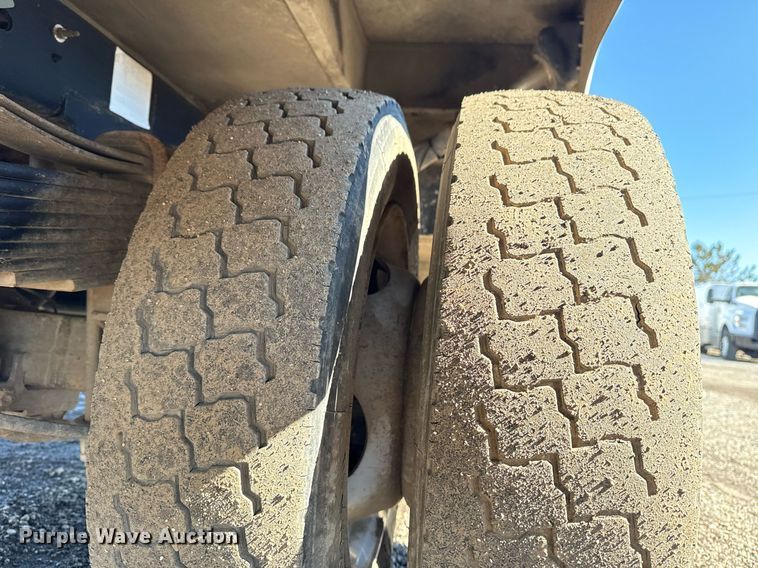 image for item EG2551 2008 Dodge Ram 5500HD bucket truck