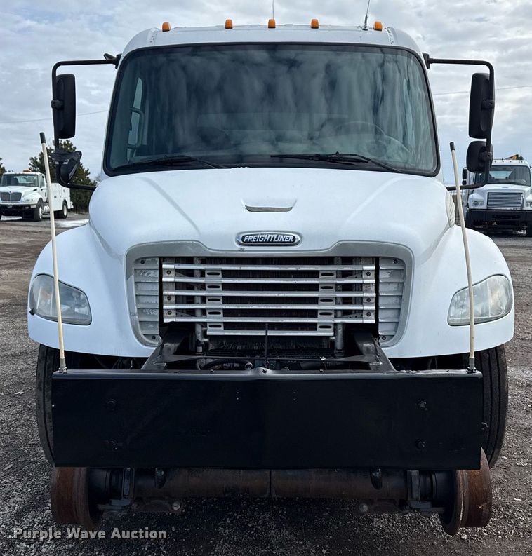 image for item EG2561 2006 Freightliner Business Class M2 Crew Cab utility / service truck