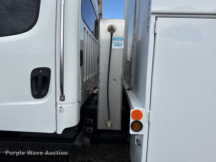 image for item EG2561 2006 Freightliner Business Class M2 Crew Cab utility / service truck