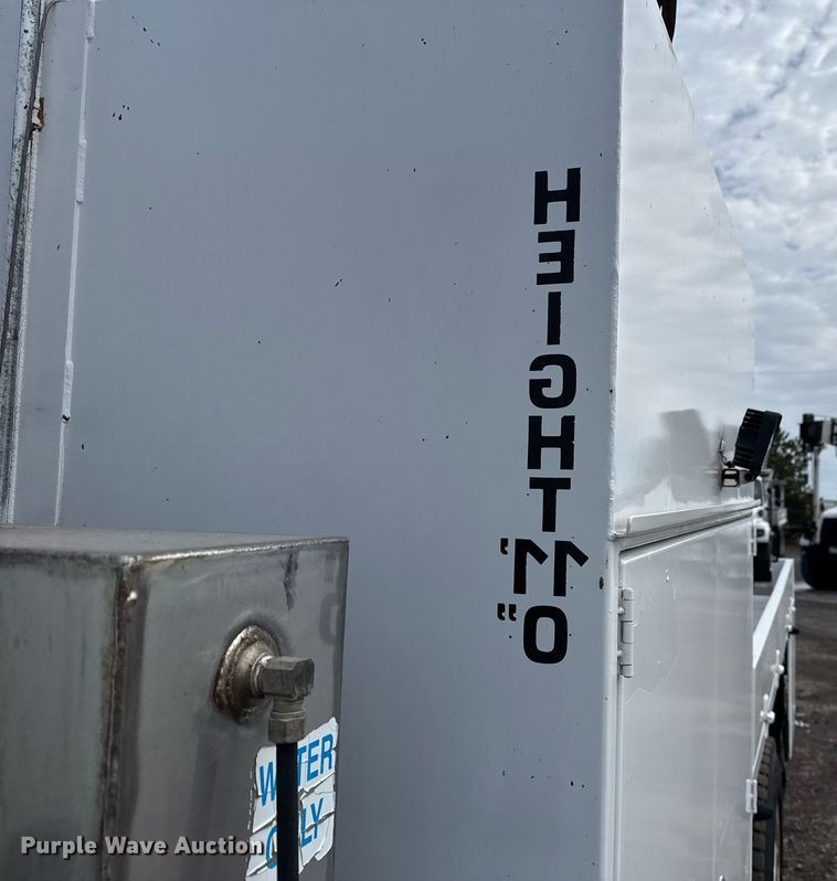 image for item EG2561 2006 Freightliner Business Class M2 Crew Cab utility / service truck