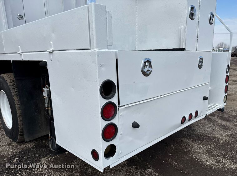 image for item EG2561 2006 Freightliner Business Class M2 Crew Cab utility / service truck