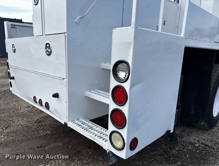 image for item EG2561 2006 Freightliner Business Class M2 Crew Cab utility / service truck