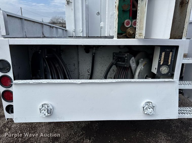 image for item EG2561 2006 Freightliner Business Class M2 Crew Cab utility / service truck