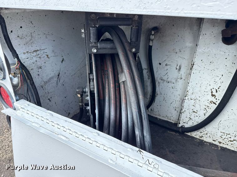 image for item EG2561 2006 Freightliner Business Class M2 Crew Cab utility / service truck