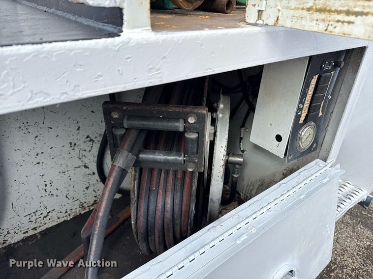 image for item EG2561 2006 Freightliner Business Class M2 Crew Cab utility / service truck