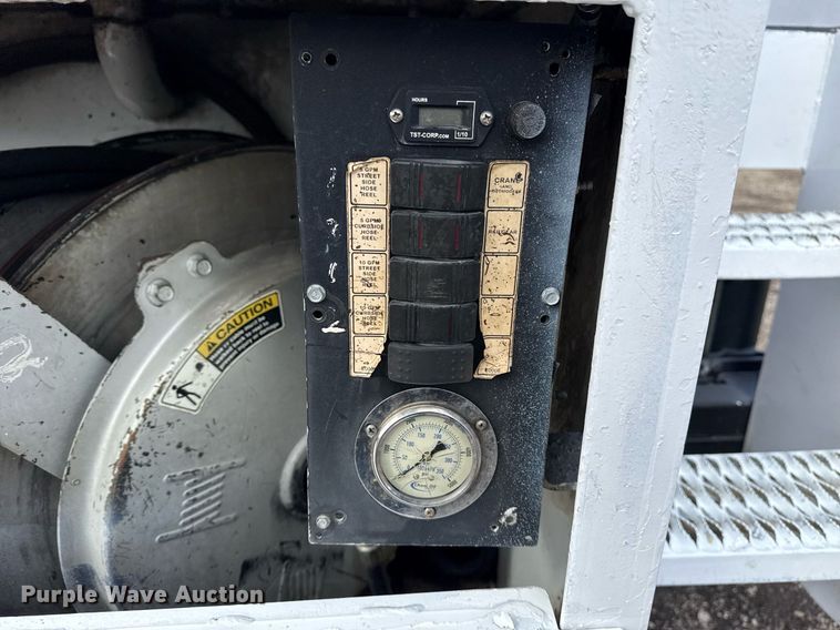 image for item EG2561 2006 Freightliner Business Class M2 Crew Cab utility / service truck