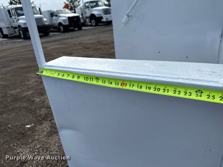 image for item EG2561 2006 Freightliner Business Class M2 Crew Cab utility / service truck