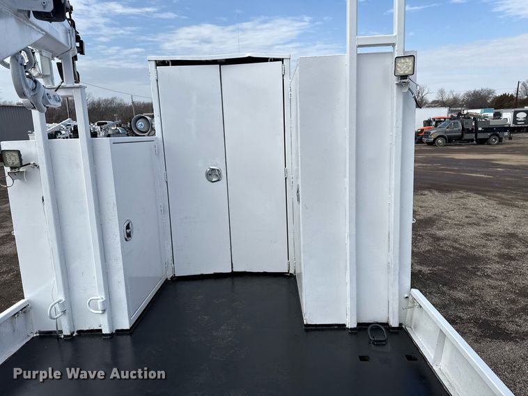 image for item EG2561 2006 Freightliner Business Class M2 Crew Cab utility / service truck